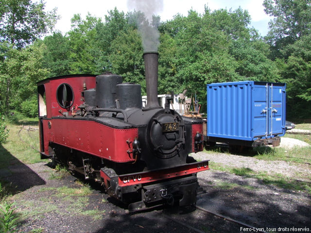 Dépôt de Montalieu-Vercieu, la 040T Krauss-Maffei n°743 prête à assurer son train