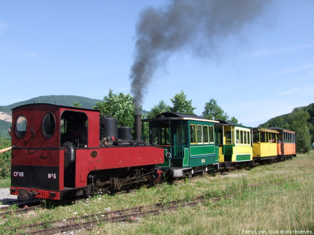 Le train au terminus du barrage de Sault-Brenaz