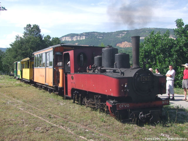 Le train au terminus du barrage de Sault-Brenaz