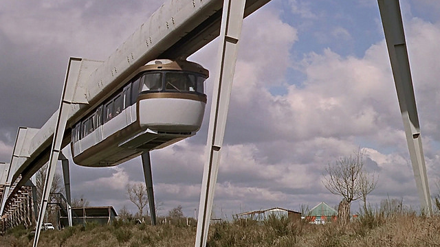 Prototype de métro suspendu Safège sur sa piste d’essai à Châteauneuf-sur-Loire (Loiret)