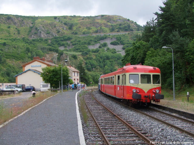 Train spécial de l’association Autorail Limousin stationné en gare de Chapeauroux