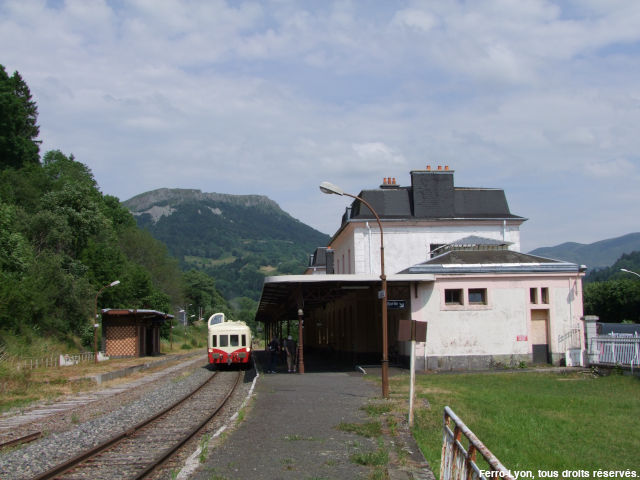 La Bourboule, l’autorail X4039 en gare