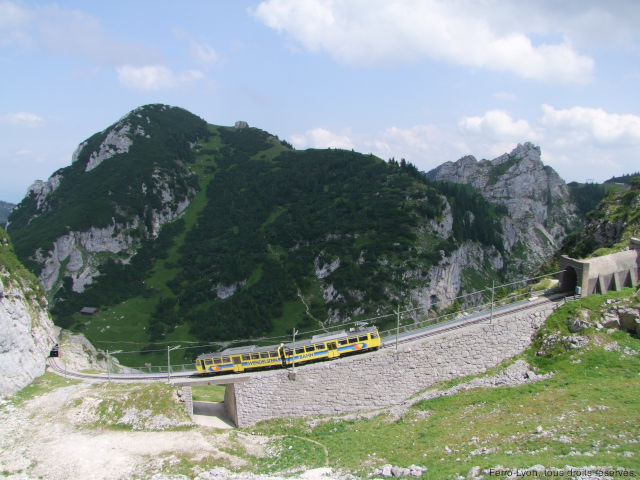 Rame de la Wendelsteinbahn sur le « Hohe Mauer »