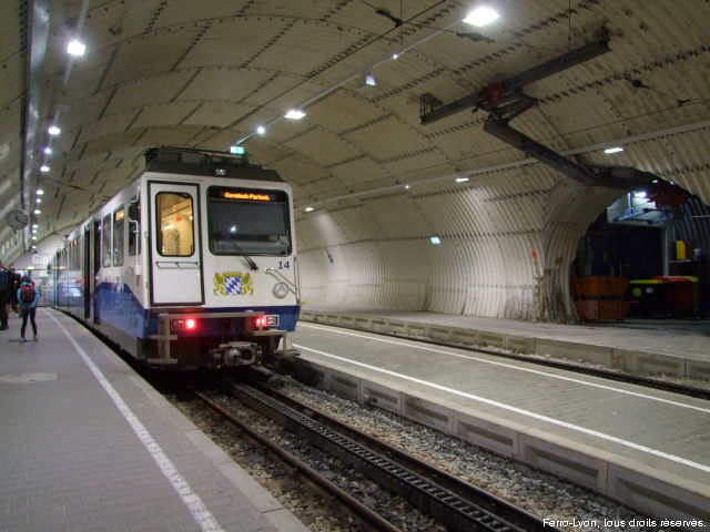 La rame Stadler n°14 vient d’arriver à la gare sommitale de la Zugspitzplatt