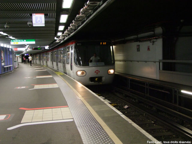 Station Charpennes ‑ Charles-Hernu dernière arrivée en service commercial d’un MPL75 depuis Gare d’Oullins