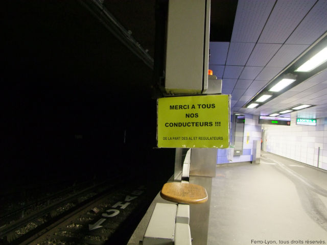 Station Charpennes ‑ Charles-Hernu Message des agents de lignes des régulateurs pour les derniers conducteurs de la ligne B
