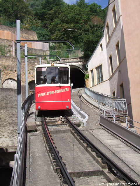 Cabine n°2 arrivant à la station Vieux Lyon