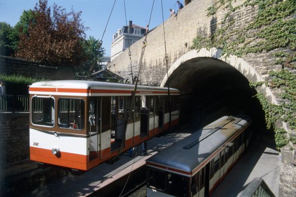 Retrait de la cabine n°1 de la ficelle à la station des Minimes le 2 juillet 1985. (Doc. BM Lyon)