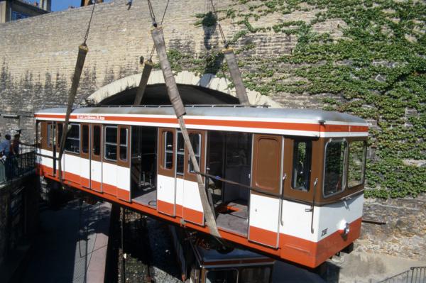 Retrait de la cabine n°1 de la ficelle à la station des Minimes le 2 juillet 1985. (Doc. BM Lyon)
