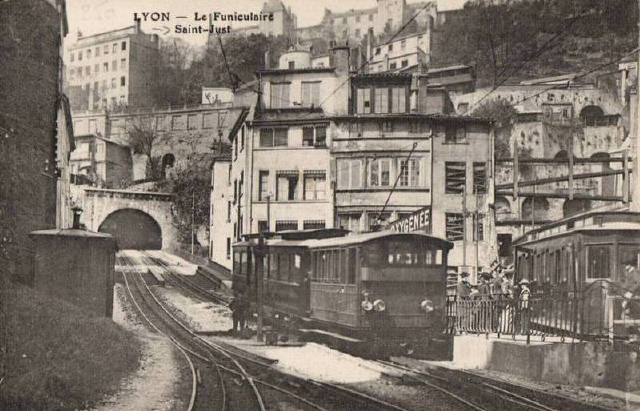Rame quittant la station Saint-Jean en 1900 ou 1901 (Doc. Wikipédia)