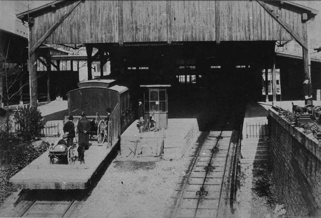 Gare haute du funiculaire de la rue Terme entre 1905 et 1930 (Doc. BM Lyon)