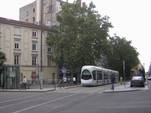 Tram quittant la station en direction d’IUT – Feyssine