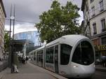 Tram quittant la station en direction de Montrochet