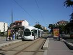 Rame 805 en direction de Villon entrant en station