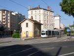 Rame T3 n°851 quittant la station en direction de Meyzieu – ZI