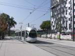 Seconde rame inaugurale traversant la station vers La Doua